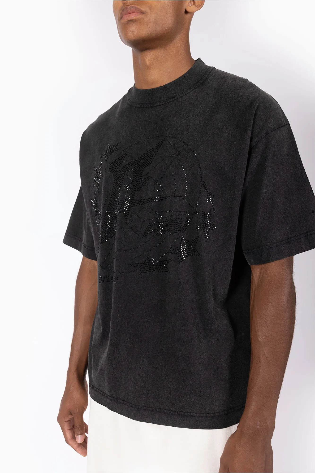 SURROUNDING BLACK WASHED T-SHIRT